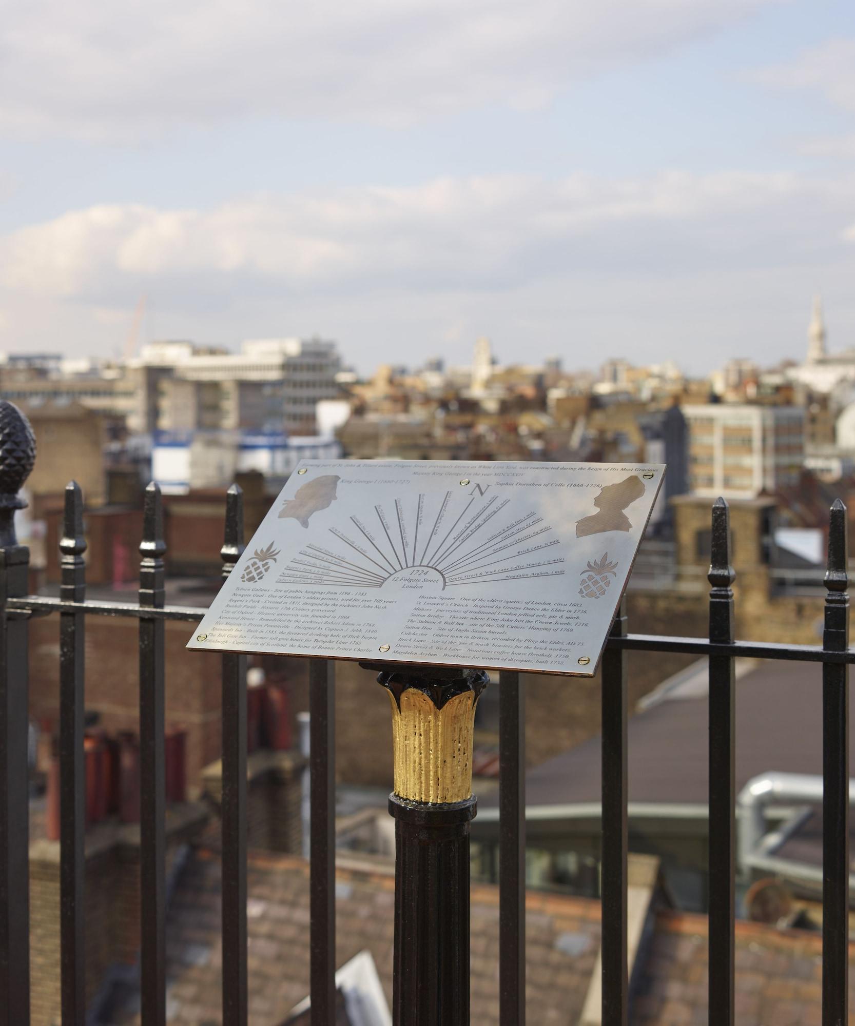 Hotel Batty Langley'S London Exterior foto The plaque at the site of the first London Zoo