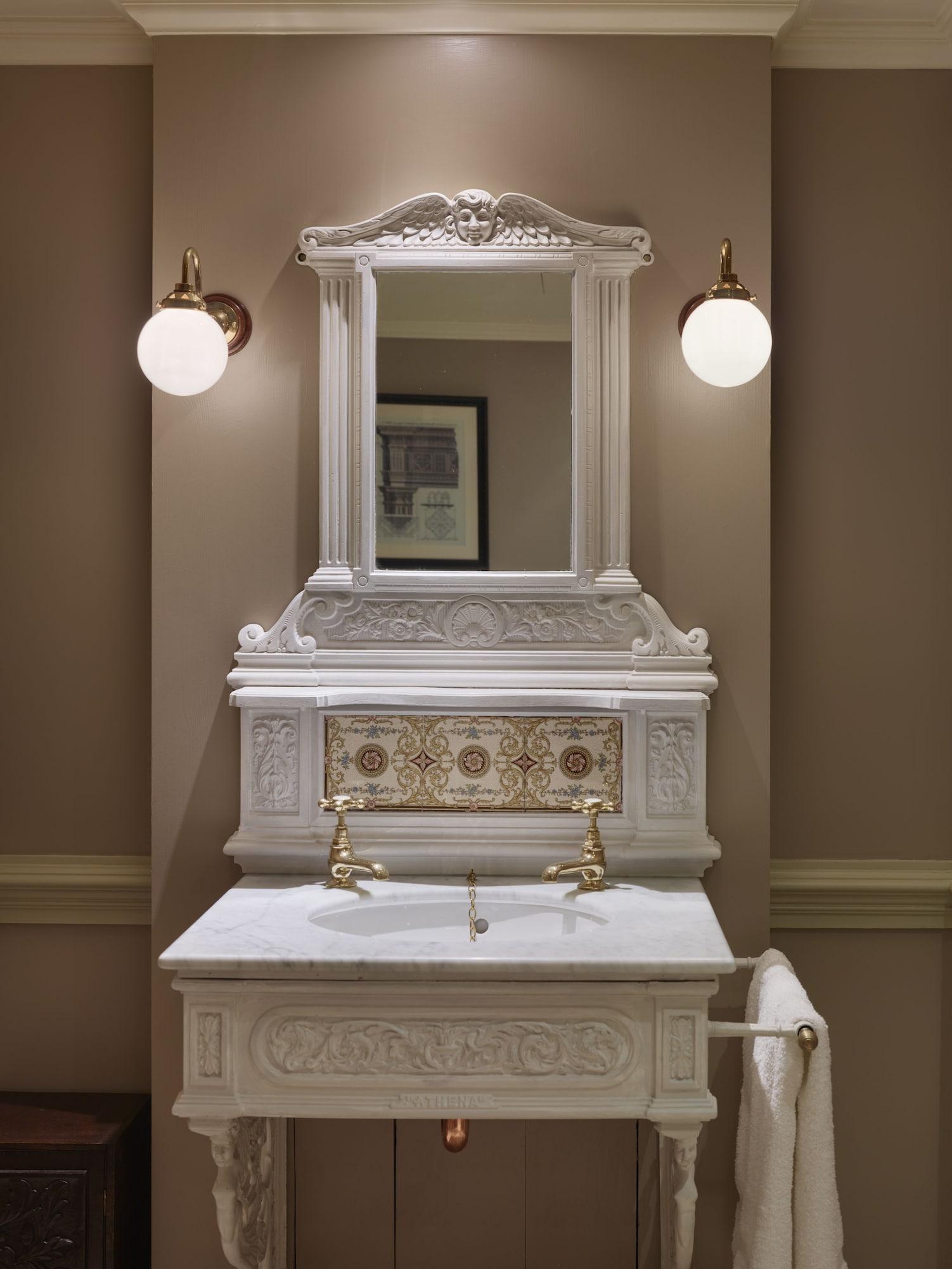 Hotel Batty Langley'S London Exterior foto A marble ablution fountain in a mosque